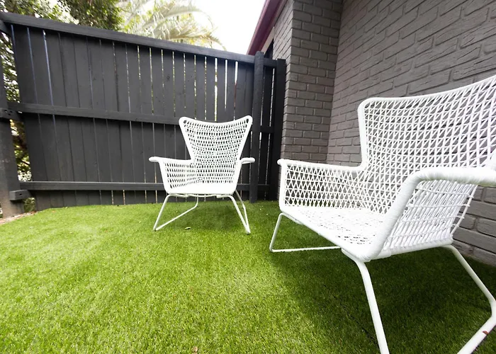 Peaceful Studio Close To Shops, Motorway, National Forest & Koalas!