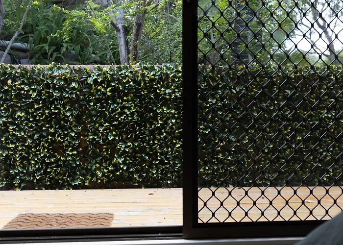 Peaceful Studio Close To Shops, Motorway, National Forest & Koalas!