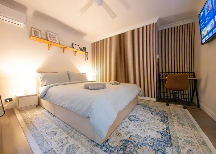 Peaceful Studio Close To Shops, Motorway, National Forest & Koalas!