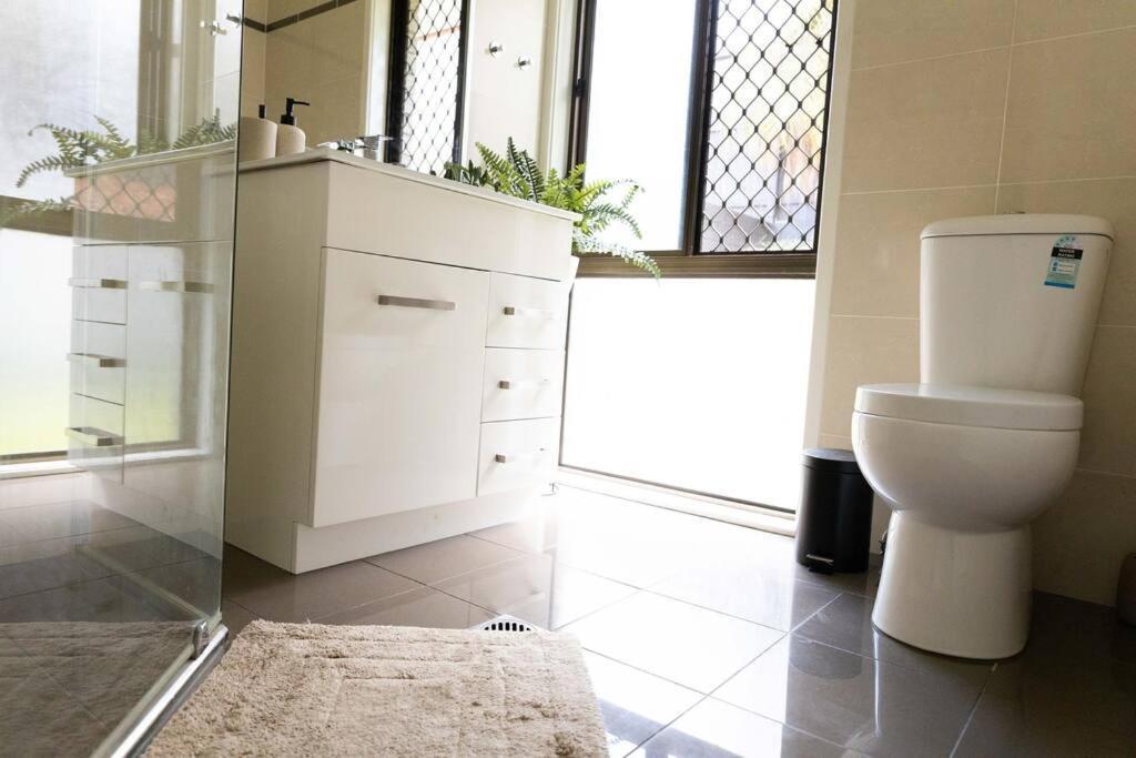 Peaceful Close To Shops, Motorway, National Forest & Koalas!